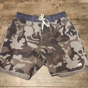 Vuori Banks shorts men's medium